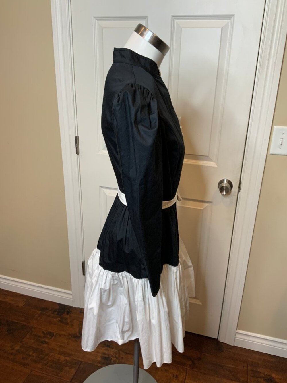 Batsheva Black & White Ruffle Pearl Button Sadie Dress, Size 6 - Picture 5 of 9